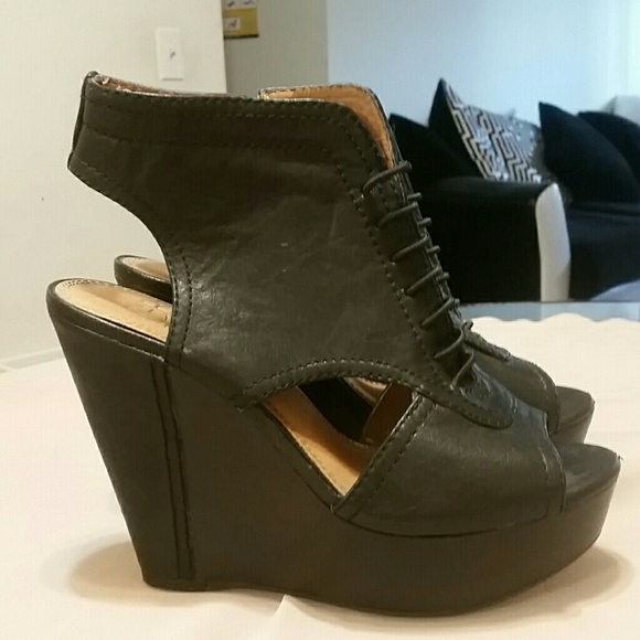 Platform. - Picture 2 of 4